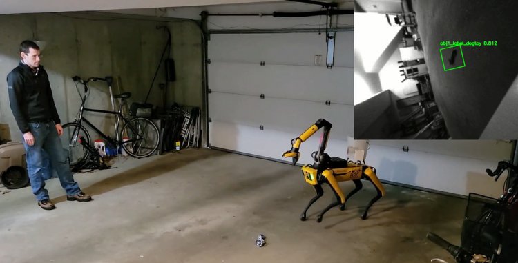 Boston Dynamics'in Robotik Köpeği Artık En Üzücü Fütüristik Getirme Oyununu Oynayabilir